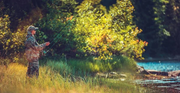 Men Fly Fishing in a River — Stock Photo, Image
