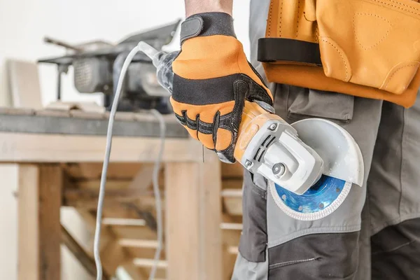 Worker with Circular Saw — Stock Photo, Image