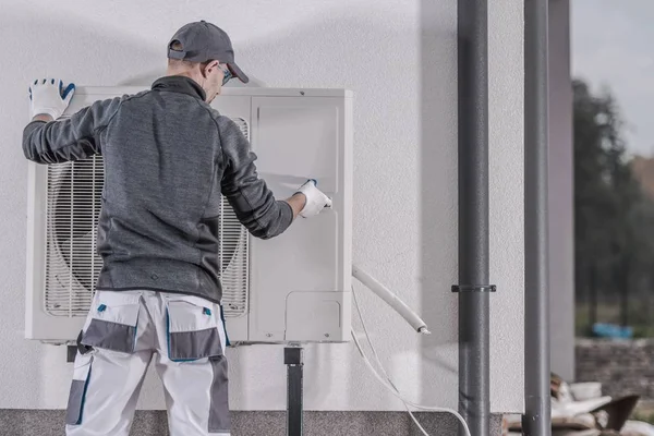 Ter vervanging van de warmtepomp — Stockfoto