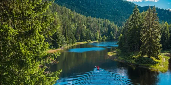 Schilderachtige rivier kajaktocht — Stockfoto