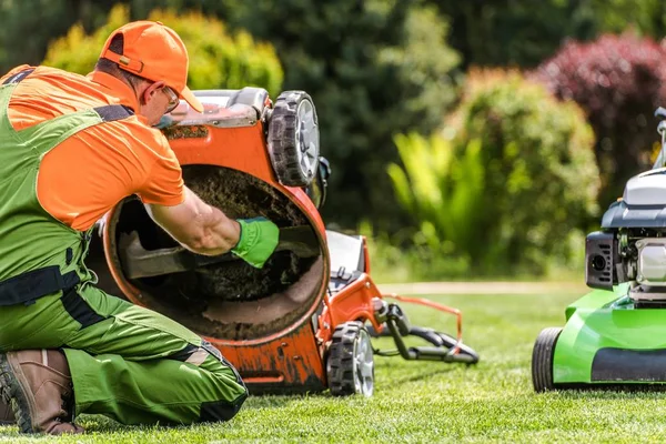 Grass Mower Problem — Stock Photo, Image