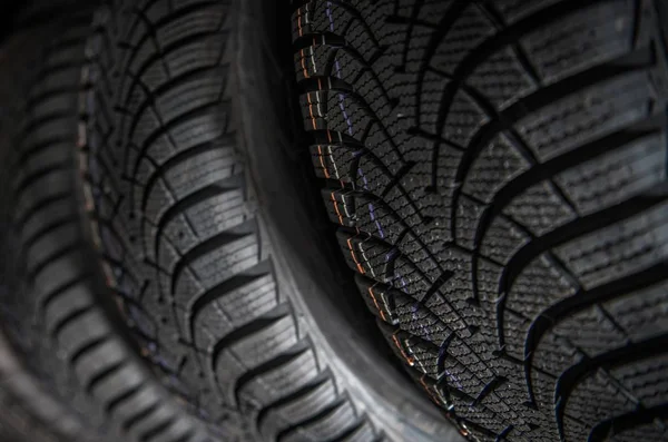 Moderní kompaktní automobilové pneumatiky — Stock fotografie