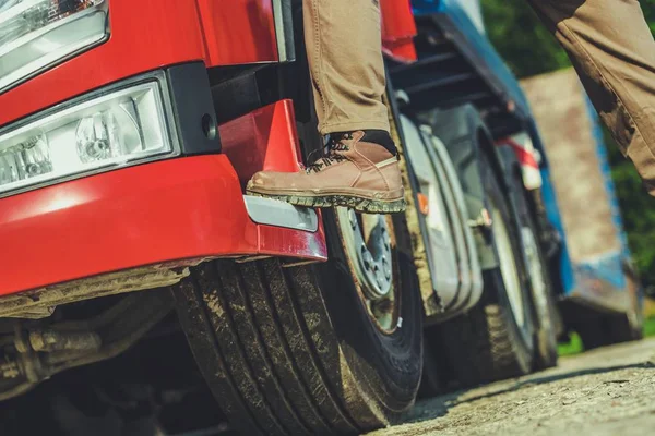 LKW-Fahrer und sein Job — Stockfoto