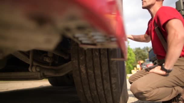 Transportation Industry. Caucasian Truck Driver in His 30s Making Final Truck Check. — Stock Video