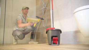 Kafkas Erkekler Temizlik Banyo Duş Cam Elemanları.