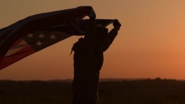 Bağımsızlık günü kutlama. Batı Amerika Birleşik Devletleri Amerikan bayrağı 4 Temmuz kutlama ile kovboy şapkalı erkek giyim.