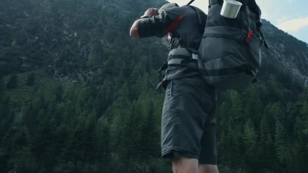 Hiker Resting on the Scenic Mountain Lake Shore. — Stock Video