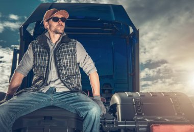 Kafkas Yarı Kamyon Şoförü