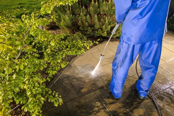 Power washing tuinpaden — Stockfoto