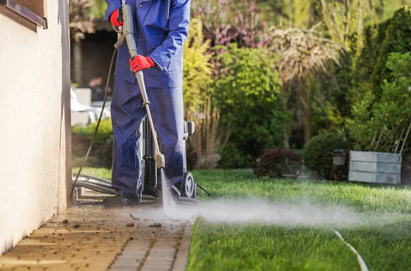 House Surroundings Maintenance — Stock Photo, Image