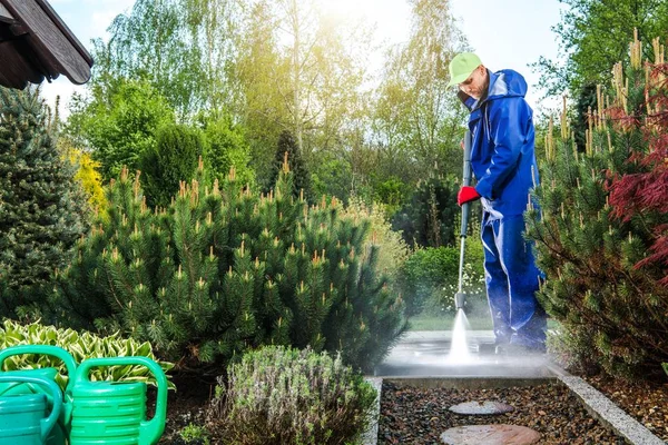 Backyard Cleaning Time — Stock Photo, Image