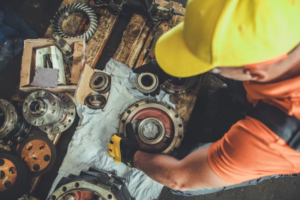 Professioneller Maschinenmechaniker — Stockfoto