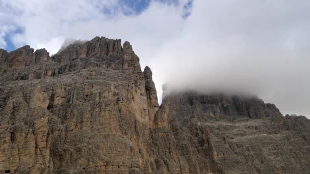 Summer Dolomites Peaks Coberto por Nuvens. Misurina, Itália . — Vídeo de Stock