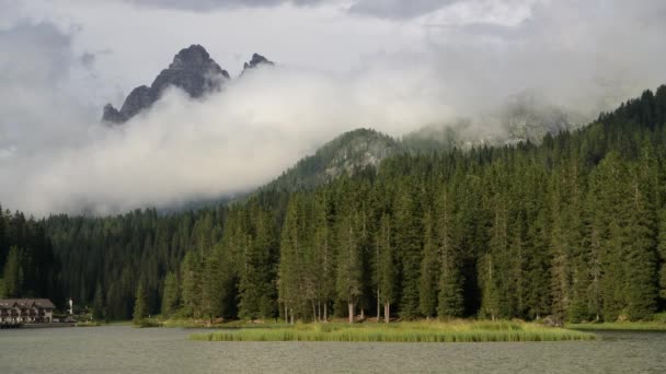 Lac Misurina et Dolomites Mountain Range. Région alpine italienne . — Video