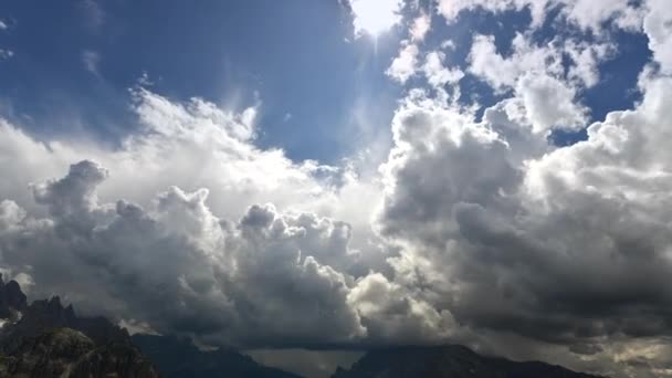 Próxima tormenta en la región alpina de montaña Time Lapse Video. Dolomitas italianas. Provincia de Belluno, Italia . — Vídeos de Stock