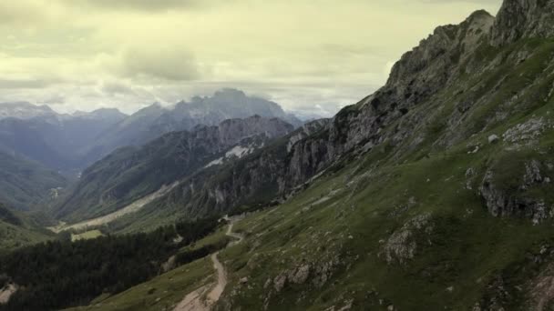 Schilderachtige luchtbeelden van de Noord-Sloveense Julische Alpen — Stockvideo