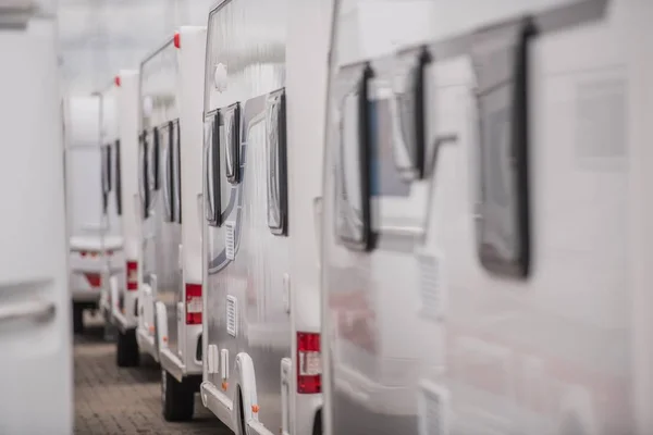 Trailer da viaggio RV Rivenditore Lotto — Foto Stock