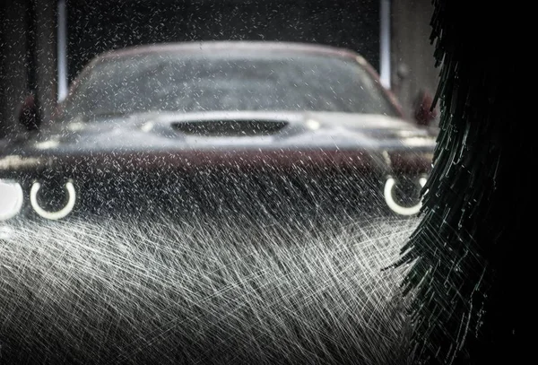 自動洗車中の車両 — ストック写真
