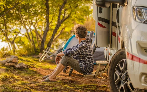 Retired Woman Vacation — Stock Photo, Image