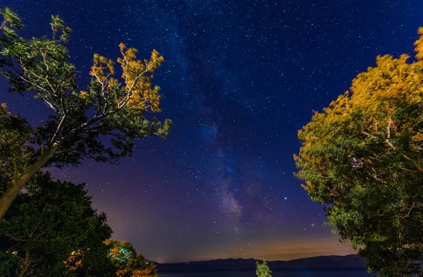 Stjärnhimmel över Adriatiska havet — Stockfoto