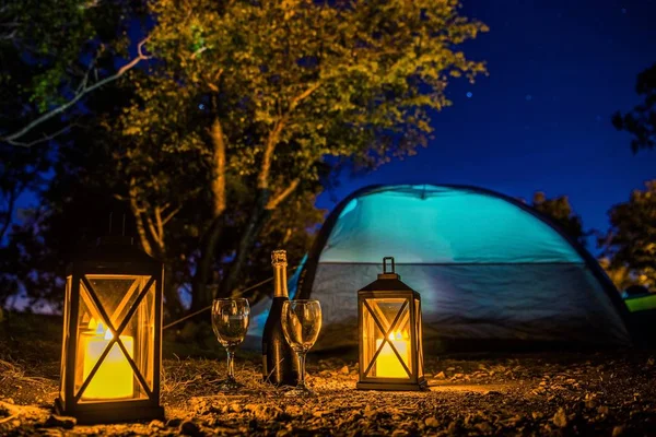 Noite de acampamento romântico — Fotografia de Stock