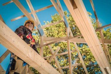 Tahta çatı inşaatı