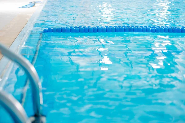 Watersport Recreatie Professioneel Zwembad Zonder Mensen Close Blauwe Keramische Tegels — Stockfoto