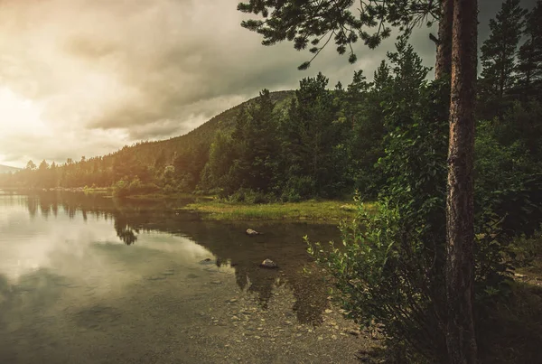 Jezioro Widokowe Gdzieś Norwegii Calm Outdoor Place Norweskim Krajobrazem Czysta — Zdjęcie stockowe