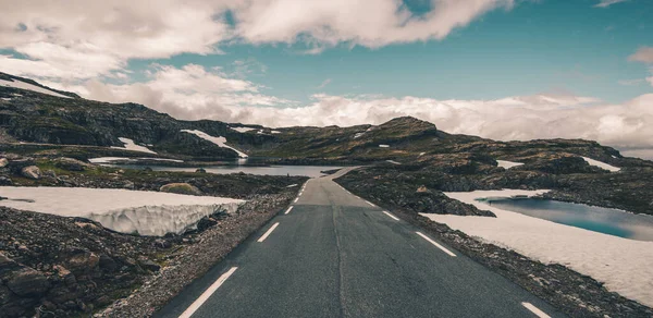 Panoráma Fénykép Skandináv Alpesi Útvonal Vezetés Keresztül Norvég Csodálatos Nyers — Stock Fotó