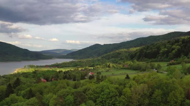 Vue Aérienne Pittoresque Été Dans Petit Village Entouré Par Rivière — Video