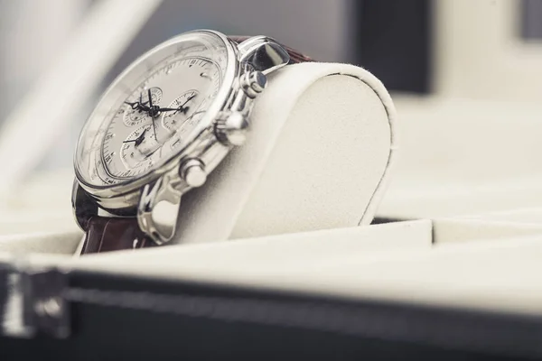 Preferowany Luksusowy Zegarek Ręczny Wystawie Stylowy Czasomierz Close — Zdjęcie stockowe