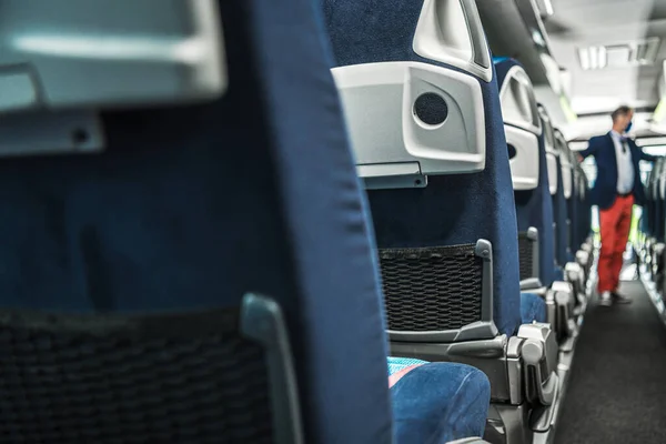 Interior Ônibus Grande Ônibus Com Linhas Assentos Tecido Azul Corredor — Fotografia de Stock