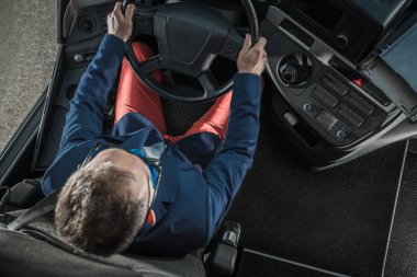 Mekiği Kafkasyalı 40 'larında ve Cockpit Top View' da. Şehir Toplu Taşımacılık Teması.