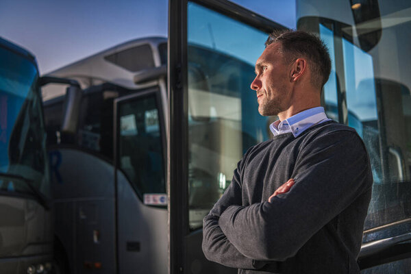 Shuttle Buses Public Transportation Company Owner Staying Proud in front of His Vehicles. Тема транспортной отрасли
.
