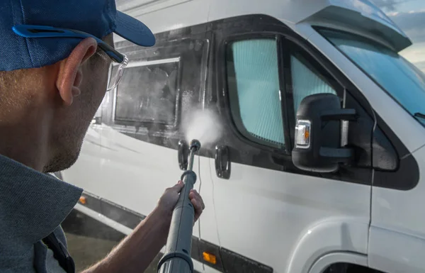 Homens Caucasianos Seus Anos Lavando Recreação Veículo Camper Van Usando — Fotografia de Stock