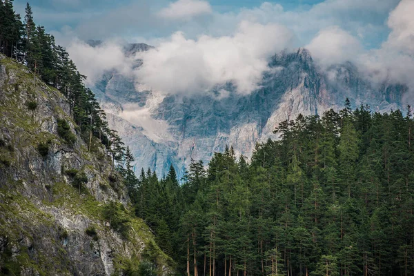 Austrian Alps Scenic Vista Com Woodland Rocky Peaks Áustria Ocidental — Fotografia de Stock