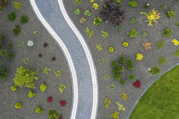 Tuinieren Landscaping Industry Thema Nieuw Gebouwde Residentiële Achtertuin Garden Aerial — Stockfoto