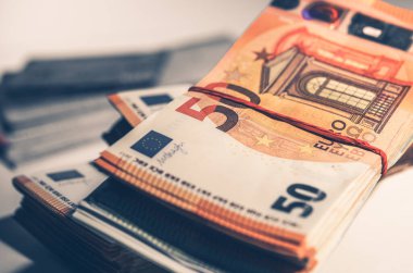 Yakın Bakış Alanında Elli Avro Para Birimi Paketi. 