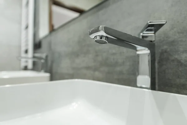 Close Silver Metal Modern Bathroom Faucet White Porcelain Sink — Stock Photo, Image