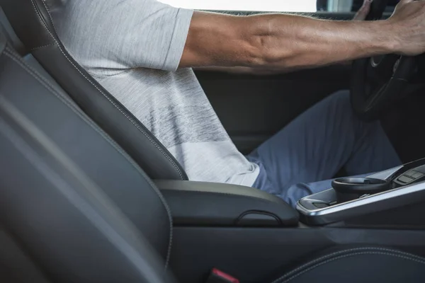 Ergonomie Dans Véhicule Moderne Des Hommes Blancs Dans Quarantaine Conduisant — Photo