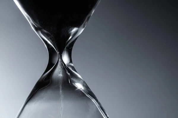 Ampulheta Grande Contemporânea Sandglass Dark Close Velhos Tempos Timepiece Tecnologia — Fotografia de Stock