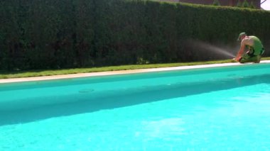 Kafkas Çim Kurucu Konumlandırma Fıskiyesi Düzgün Suya Yeni Doğal Çimen Havuzu Yanı Başlığı.