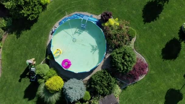 Luftaufnahme Der Großen Wohn Hinterhof Bereich Mit Privaten Oberirdischen Swimmingpool — Stockvideo