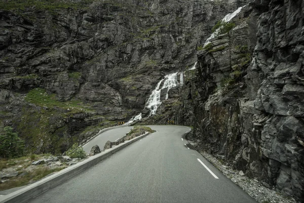 Trollstigen Scenic Road Stigfossen Vízesésekkel Norvég Top Turista Úti Cél — Stock Fotó