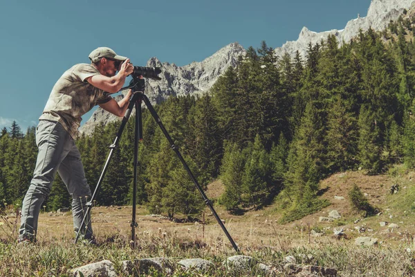 Fotógrafo Caucásico Naturaleza Hobbyist Sus 40S Que Toma Fotos Usando —  Fotos de Stock