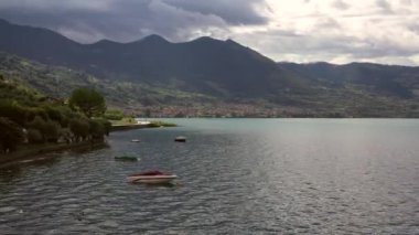 Kuzey İtalya 'daki Iseo Gölü Yaz Hava Sahnesi