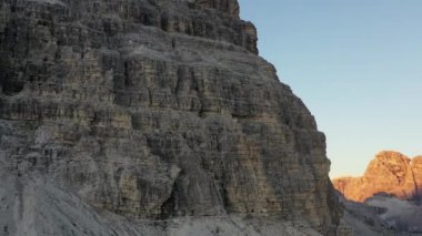 Tre Cime di Lavaredo Kapanış Hava Görüntüleri Zirvesi. İtalyan Dolomitleri.