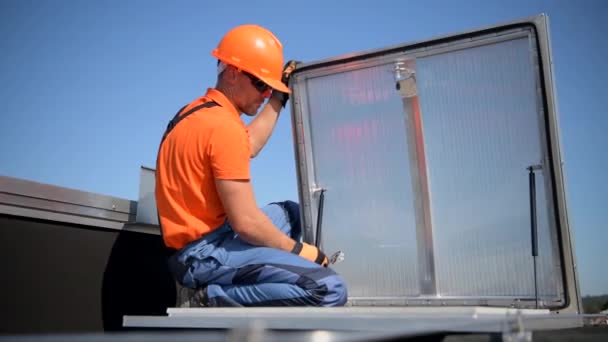 Caucasian Technician in His 40s Assembling Roof Entrance on Building Roof — Stock Footage Caucasian Technician His 40S Assembling Roof Entrance Building Roof Royalty Free Stock Video