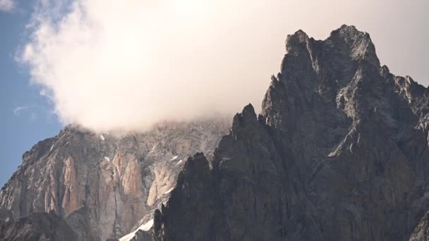 Žulové Vrcholy Masivu Mont Blanc Severní Itálii Zakryté Mraky — Stock video