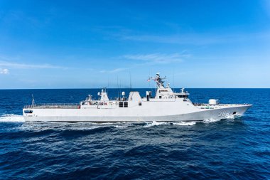 CHONBURI, THAILAND - 18 AĞUSTOS 2019: KRI Frans Kaisiepo (368) Endonezya donanması yelkenlileri denizde yeniden denize açılmaya hazırlanıyor.